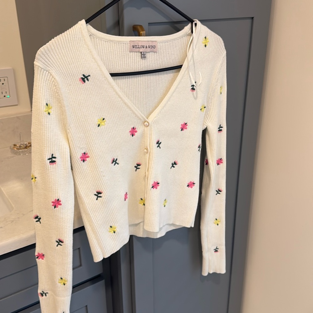 Cropped Floral Embroidered Cardigan